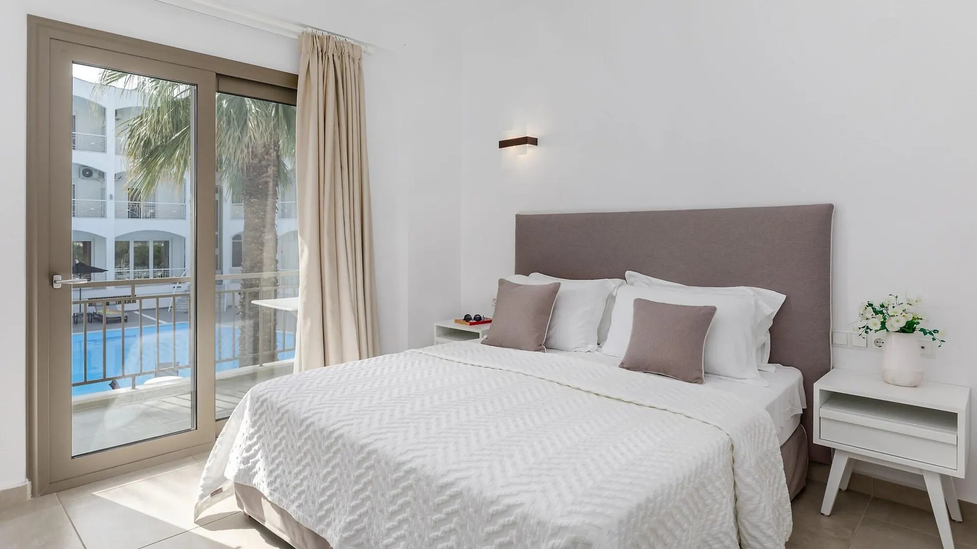 Stavros Beach Hotel